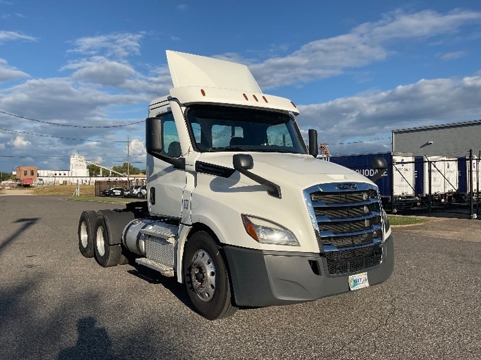Day Cab Tractor-Heavy Duty Tractors-Freightliner-2021-T12664ST-Birmingham-AL-553,265\n\t\tmiles-$ 44,000 - Image 1