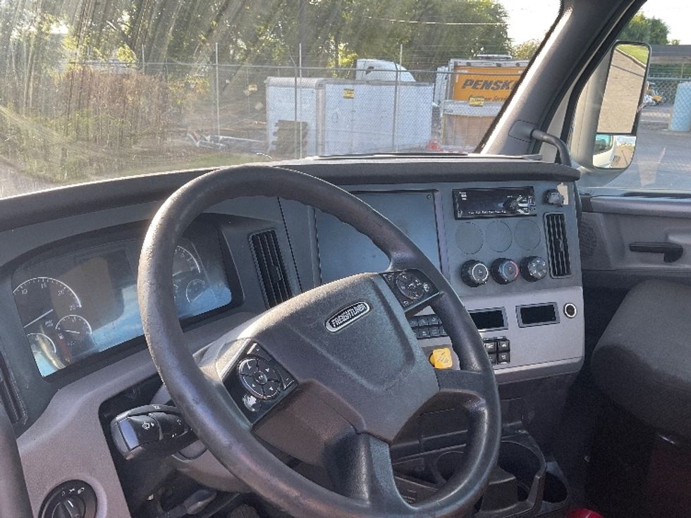 Day Cab Tractor-Heavy Duty Tractors-Freightliner-2021-T12664ST-Birmingham-AL-553,265\n\t\tmiles-$ 44,000 - Image 10