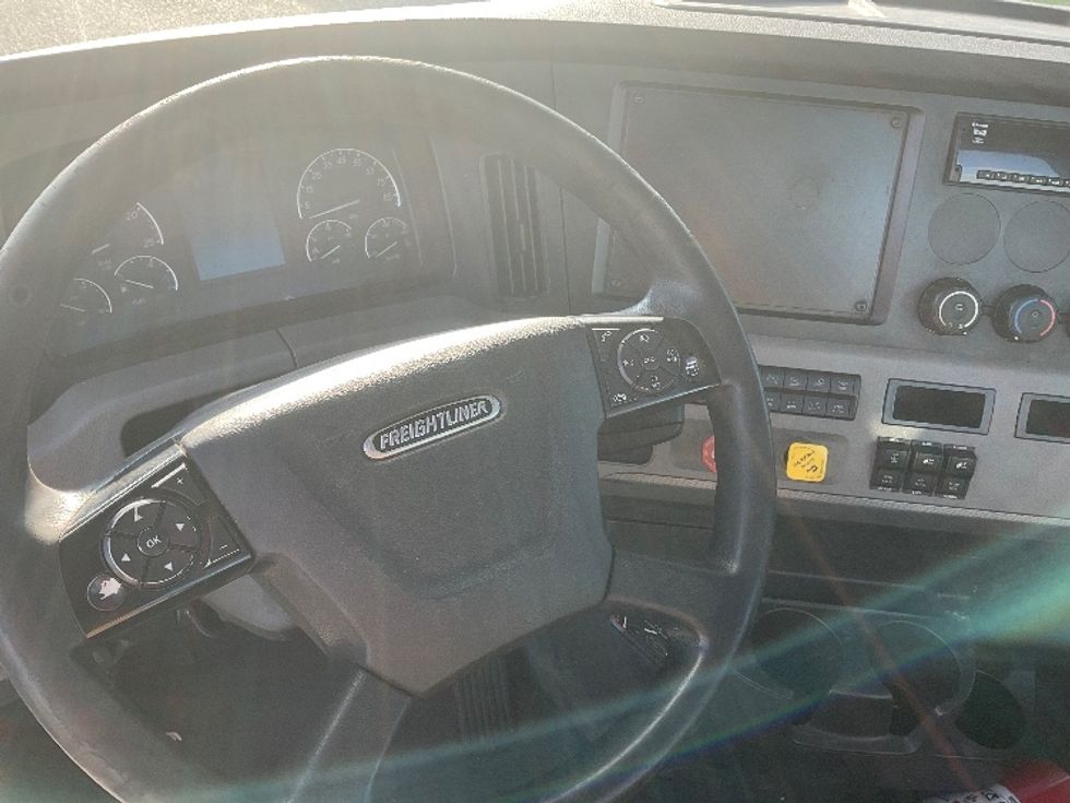 Day Cab Tractor-Heavy Duty Tractors-Freightliner-2021-T12664ST-Birmingham-AL-553,265\n\t\tmiles-$ 44,000 - Image 11