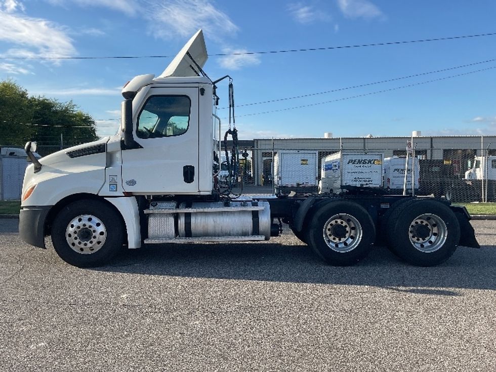 Day Cab Tractor-Heavy Duty Tractors-Freightliner-2021-T12664ST-Birmingham-AL-553,265\n\t\tmiles-$ 44,000 - Image 4