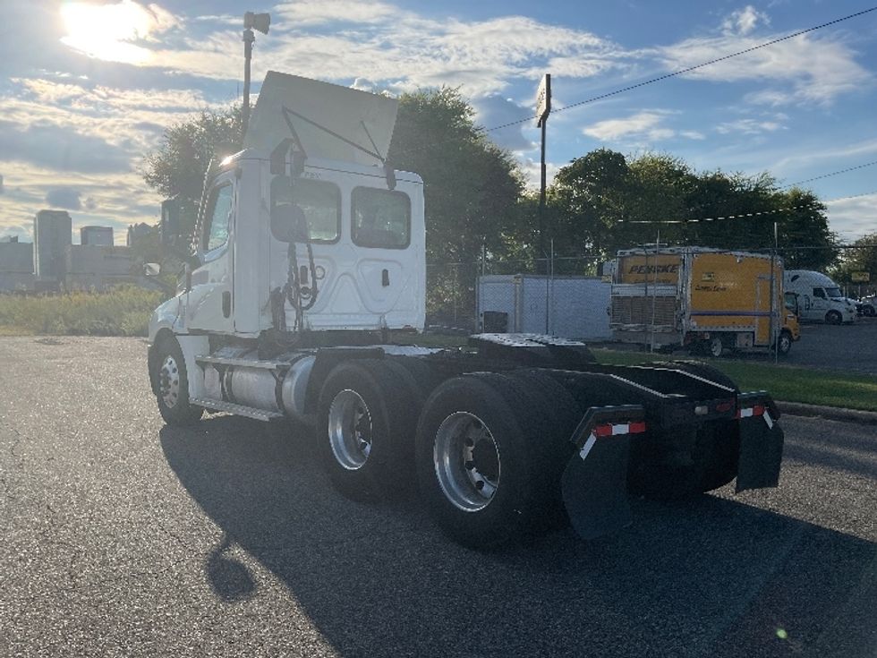 Day Cab Tractor-Heavy Duty Tractors-Freightliner-2021-T12664ST-Birmingham-AL-553,265\n\t\tmiles-$ 44,000 - Image 5