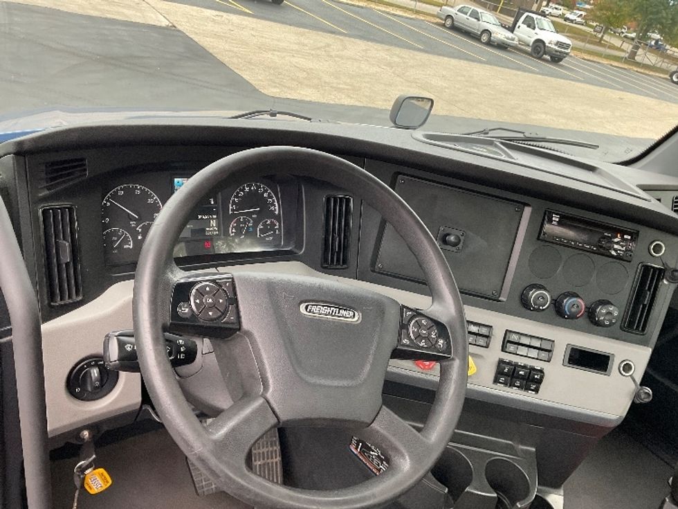 Day Cab Tractor-Heavy Duty Tractors-Freightliner-2021-T12664ST-Bloomington-IN-356,535\n\t\tmiles-$ 60,500 - Image 11