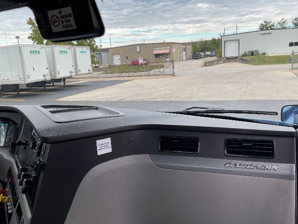 Day Cab Tractor-Heavy Duty Tractors-Freightliner-2021-T12664ST-Bloomington-IN-356,535\n\t\tmiles-$ 60,500 - Image 13