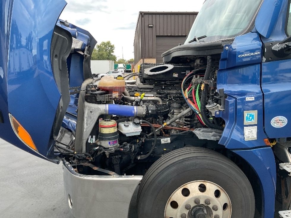 Day Cab Tractor-Heavy Duty Tractors-Freightliner-2021-T12664ST-Bloomington-IN-356,535\n\t\tmiles-$ 60,500 - Image 16