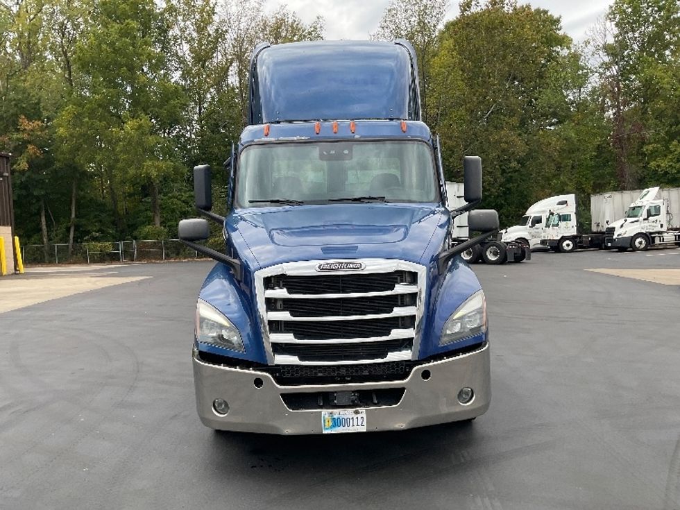 Day Cab Tractor-Heavy Duty Tractors-Freightliner-2021-T12664ST-Bloomington-IN-356,535\n\t\tmiles-$ 60,500 - Image 2