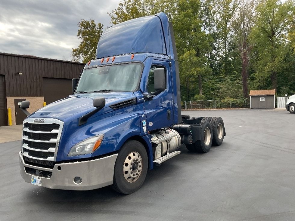 Day Cab Tractor-Heavy Duty Tractors-Freightliner-2021-T12664ST-Bloomington-IN-356,535\n\t\tmiles-$ 60,500 - Image 3