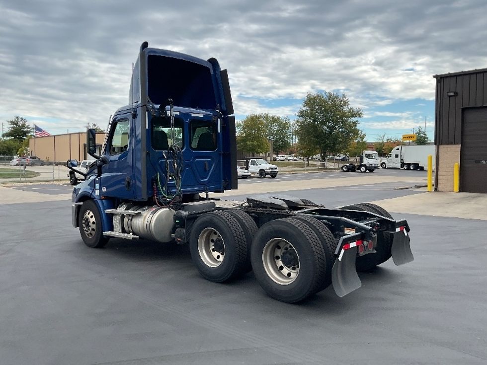 Day Cab Tractor-Heavy Duty Tractors-Freightliner-2021-T12664ST-Bloomington-IN-356,535\n\t\tmiles-$ 60,500 - Image 5