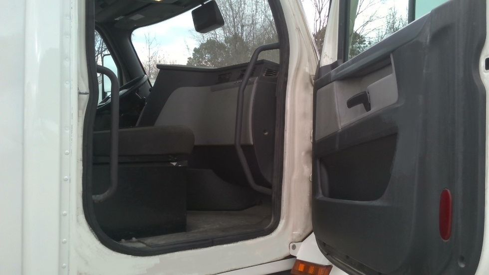 Day Cab Tractor-Heavy Duty Tractors-Freightliner-2021-T12664ST-Boaz-AL-246,527\n\t\tmiles-$ 66,750 - Image 12