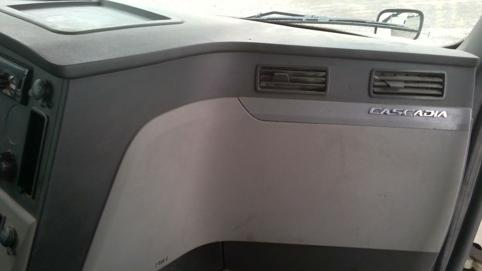 Day Cab Tractor-Heavy Duty Tractors-Freightliner-2021-T12664ST-Boaz-AL-246,527\n\t\tmiles-$ 66,750 - Image 13