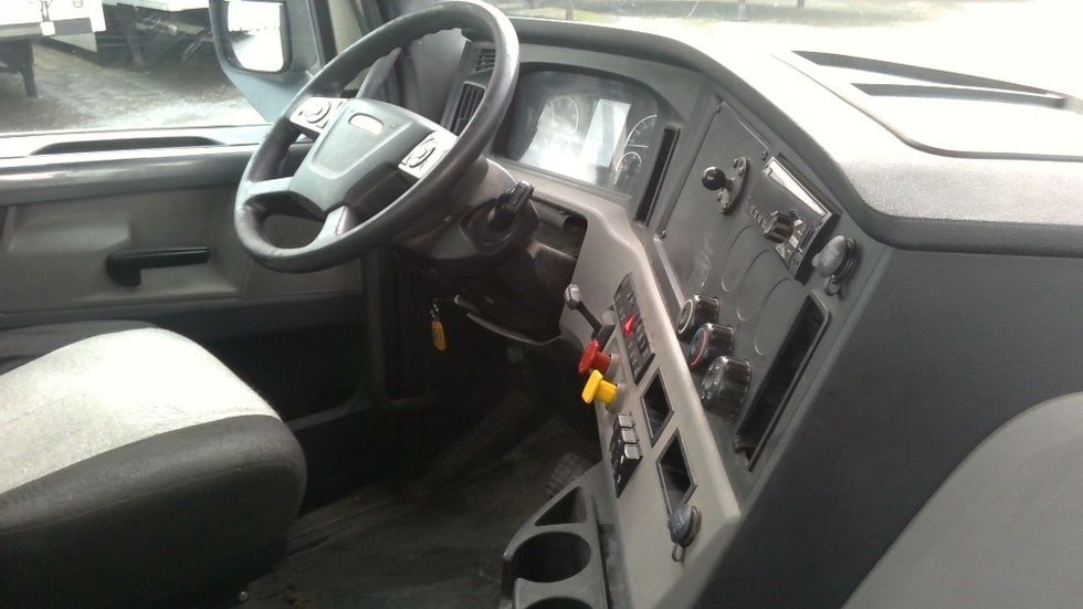 Day Cab Tractor-Heavy Duty Tractors-Freightliner-2021-T12664ST-Boaz-AL-246,527\n\t\tmiles-$ 66,750 - Image 14