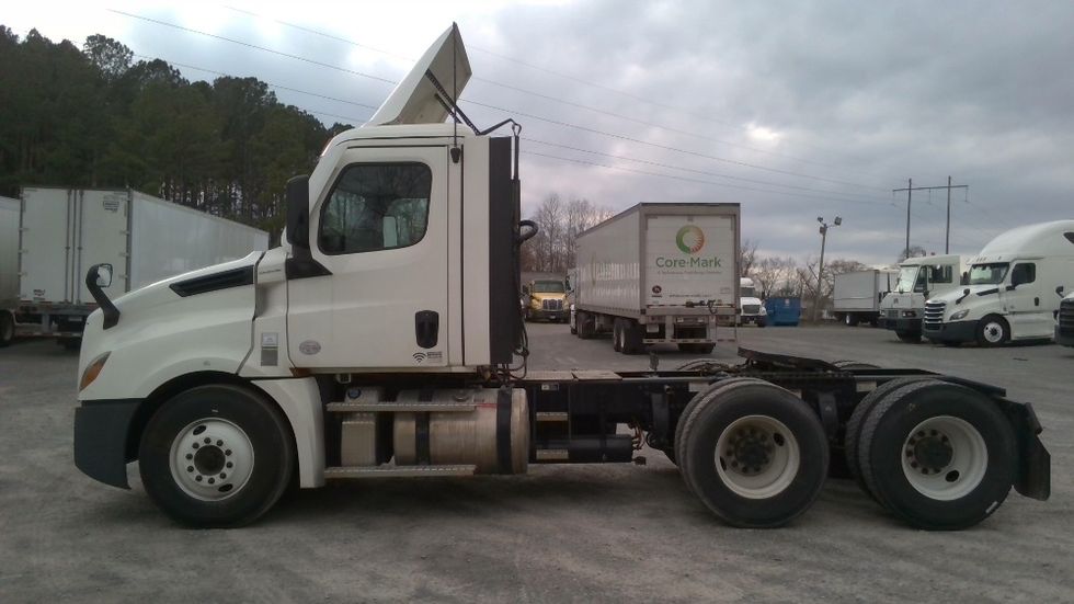 Day Cab Tractor-Heavy Duty Tractors-Freightliner-2021-T12664ST-Boaz-AL-246,527\n\t\tmiles-$ 66,750 - Image 4