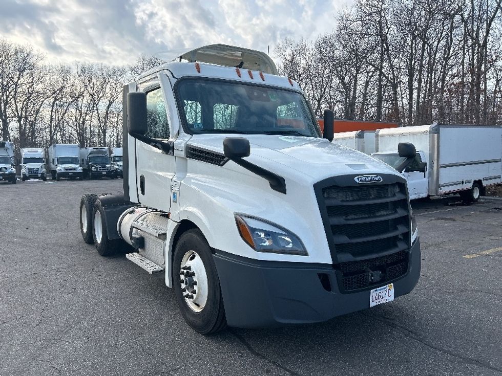 Day Cab Tractor-Heavy Duty Tractors-Freightliner-2021-T12664ST-Braintree-MA-358,326\n\t\tmiles-$ 51,250 - Image 1