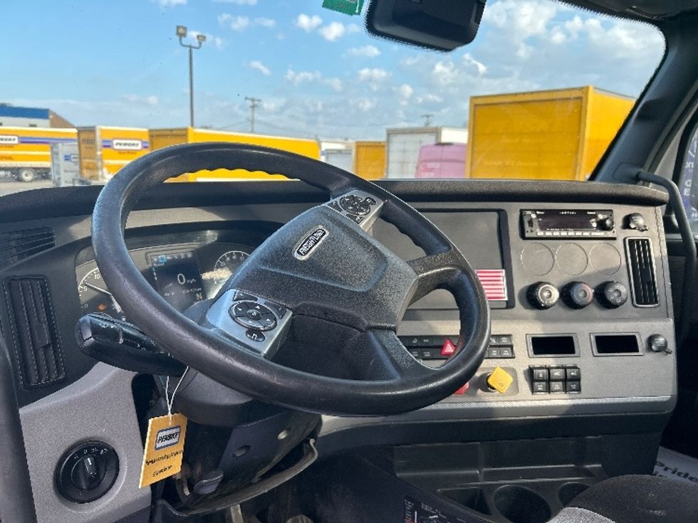 Day Cab Tractor-Heavy Duty Tractors-Freightliner-2021-T12664ST-Braintree-MA-358,326\n\t\tmiles-$ 51,250 - Image 10