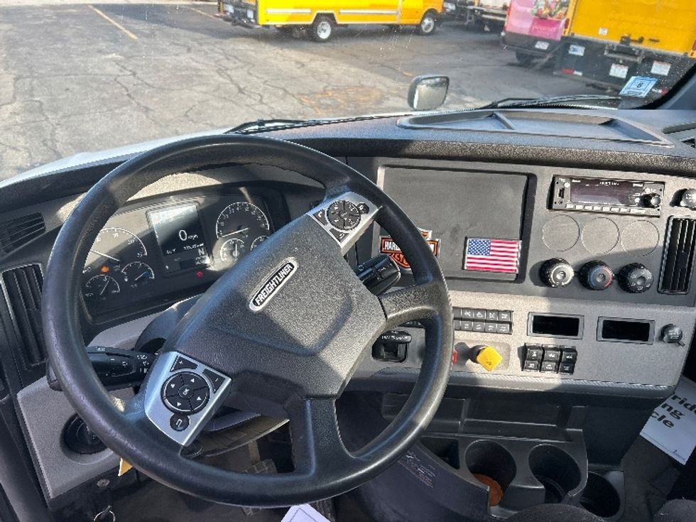 Day Cab Tractor-Heavy Duty Tractors-Freightliner-2021-T12664ST-Braintree-MA-358,326\n\t\tmiles-$ 51,250 - Image 11