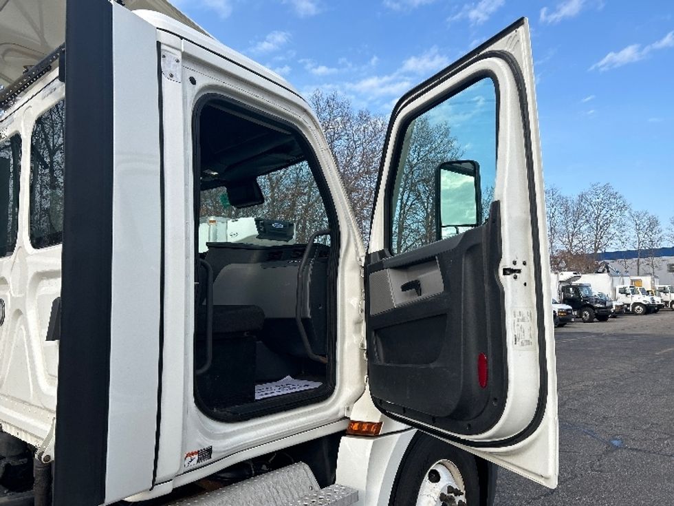 Day Cab Tractor-Heavy Duty Tractors-Freightliner-2021-T12664ST-Braintree-MA-358,326\n\t\tmiles-$ 51,250 - Image 12