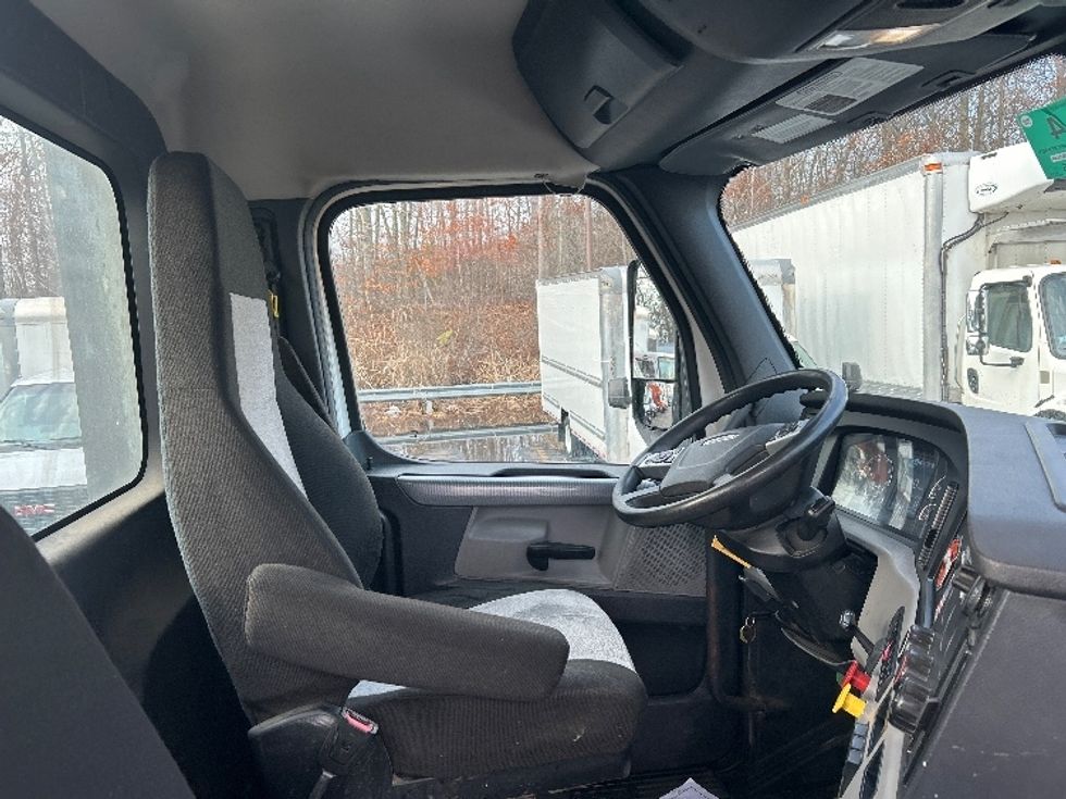 Day Cab Tractor-Heavy Duty Tractors-Freightliner-2021-T12664ST-Braintree-MA-358,326\n\t\tmiles-$ 51,250 - Image 14