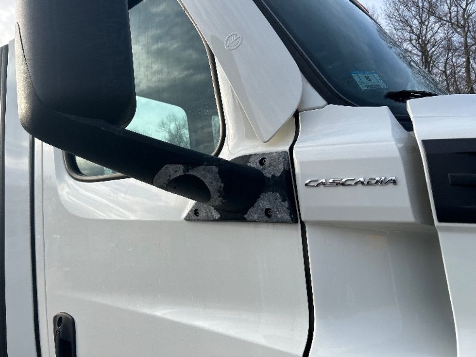 Day Cab Tractor-Heavy Duty Tractors-Freightliner-2021-T12664ST-Braintree-MA-358,326\n\t\tmiles-$ 51,250 - Image 21