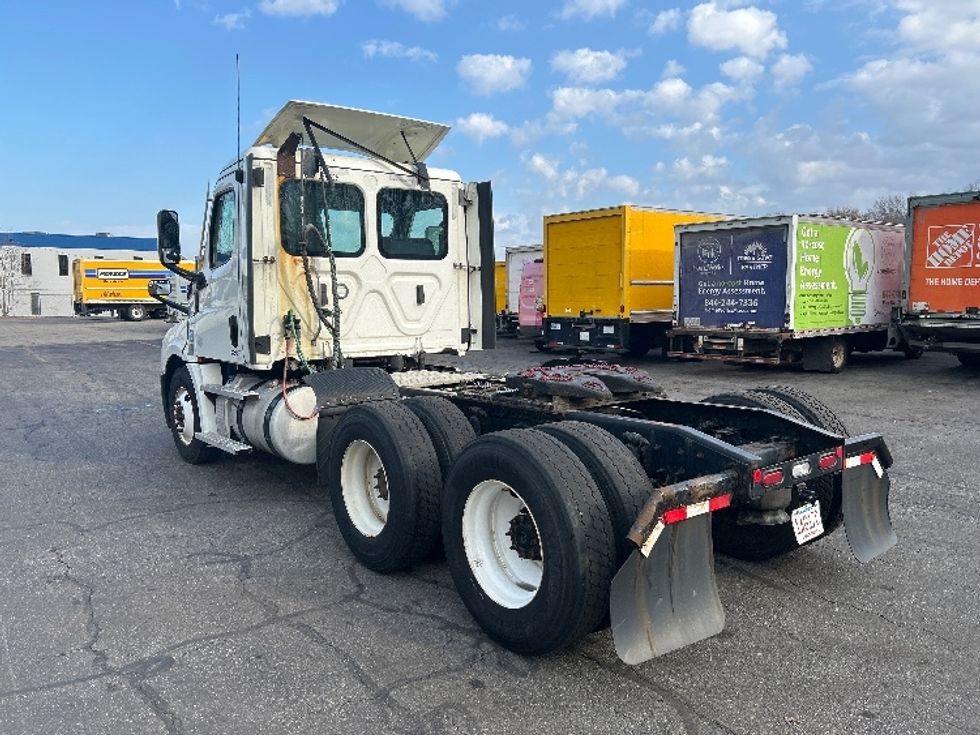 Day Cab Tractor-Heavy Duty Tractors-Freightliner-2021-T12664ST-Braintree-MA-358,326\n\t\tmiles-$ 51,250 - Image 5
