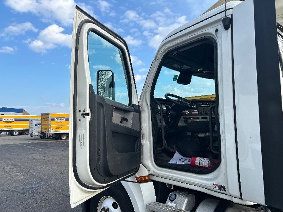 Day Cab Tractor-Heavy Duty Tractors-Freightliner-2021-T12664ST-Braintree-MA-358,326\n\t\tmiles-$ 51,250 - Image 9