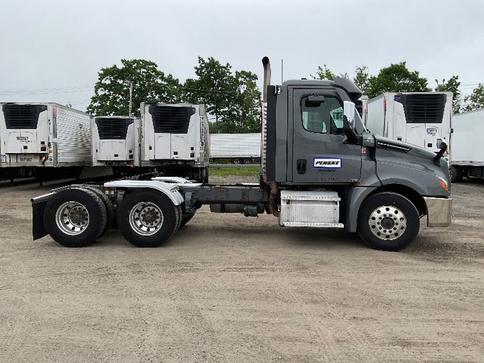 Day Cab Tractor-Heavy Duty Tractors-Freightliner-2021-T12664ST-Braintree-MA-441,964\n\t\tmiles-$ 65,500 - Image 8