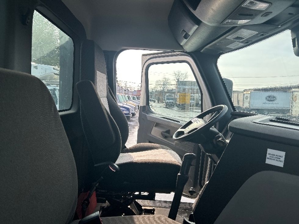 Day Cab Tractor-Heavy Duty Tractors-Freightliner-2021-T12664ST-Braintree-MA-6,555\n\t\tmiles-$ 67,750 - Image 14