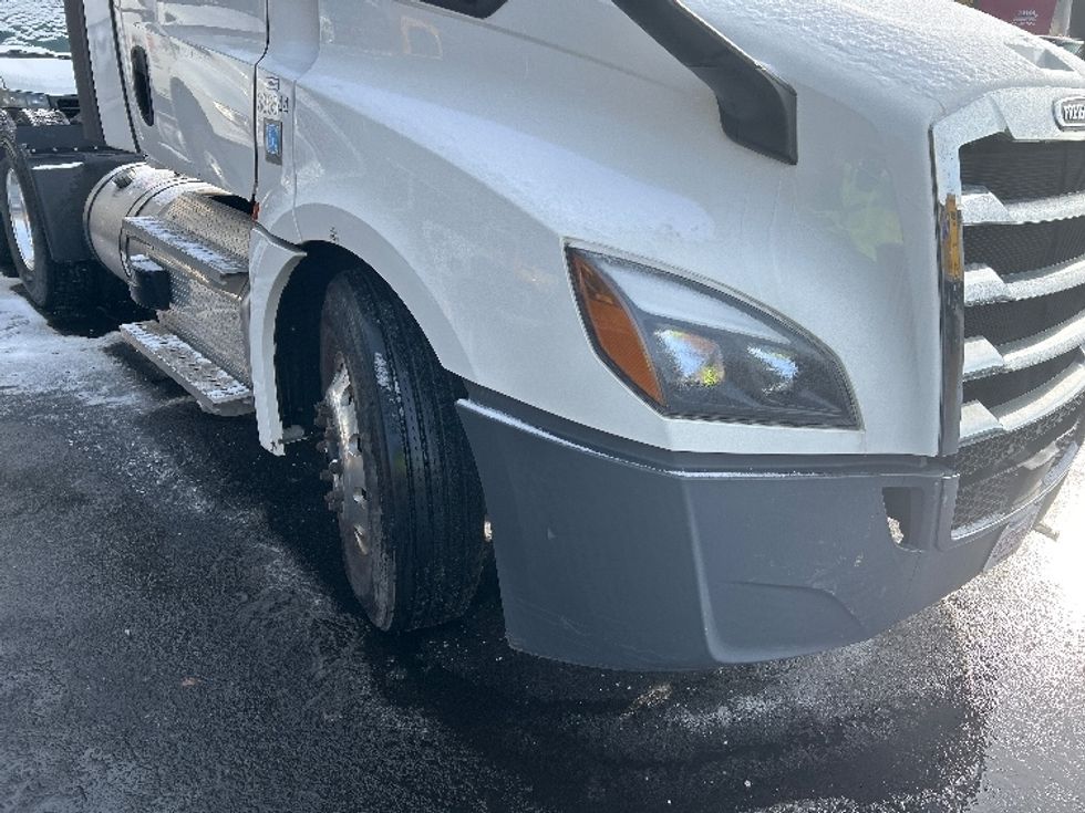 Day Cab Tractor-Heavy Duty Tractors-Freightliner-2021-T12664ST-Braintree-MA-6,555\n\t\tmiles-$ 67,750 - Image 20