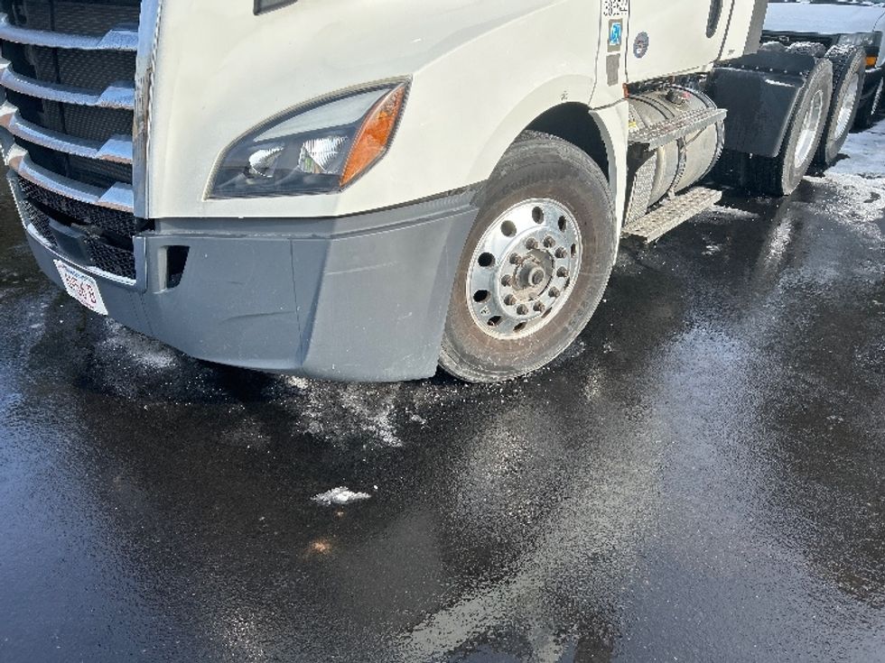 Day Cab Tractor-Heavy Duty Tractors-Freightliner-2021-T12664ST-Braintree-MA-6,555\n\t\tmiles-$ 67,750 - Image 21