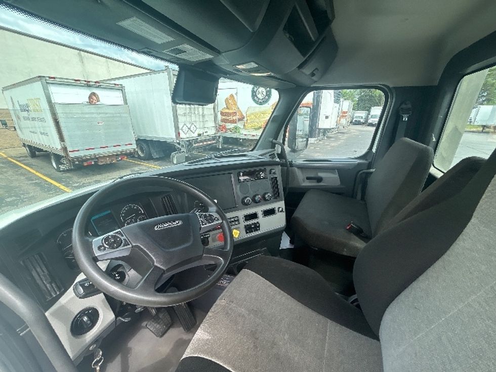 Day Cab Tractor-Heavy Duty Tractors-Freightliner-2021-T12664ST-Brooklyn Park-MN-196,899\n\t\tmiles-$ 68,000 - Image 10