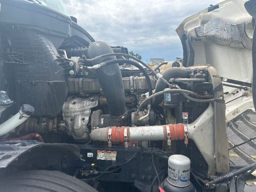 Day Cab Tractor-Heavy Duty Tractors-Freightliner-2021-T12664ST-Brooklyn Park-MN-196,899\n\t\tmiles-$ 68,000 - Image 15