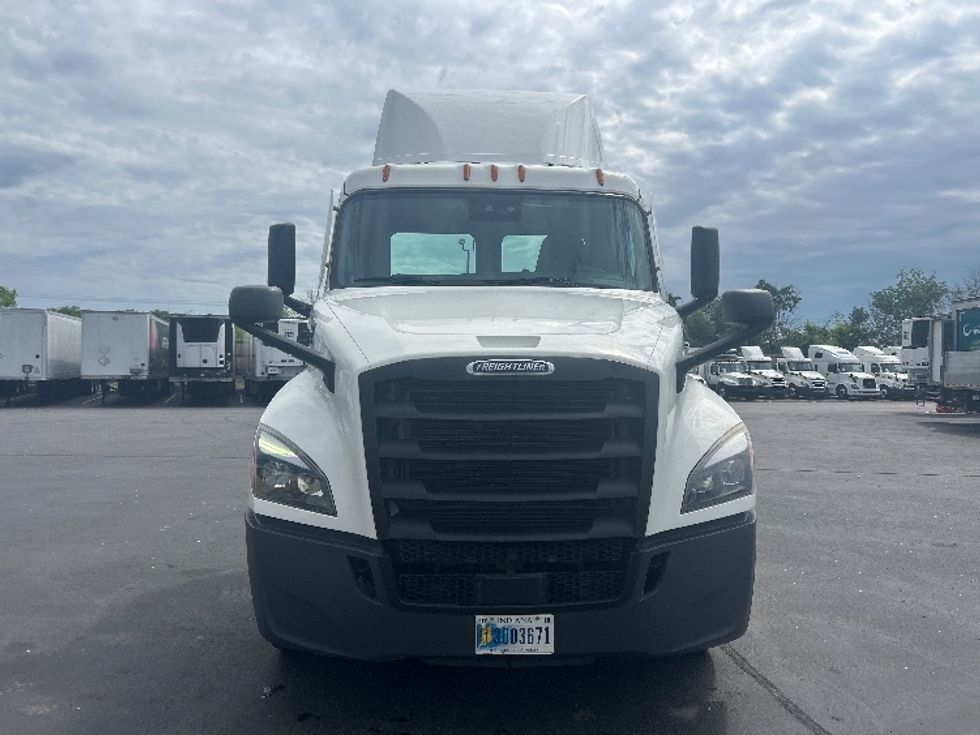 Day Cab Tractor-Heavy Duty Tractors-Freightliner-2021-T12664ST-Brooklyn Park-MN-196,899\n\t\tmiles-$ 68,000 - Image 2