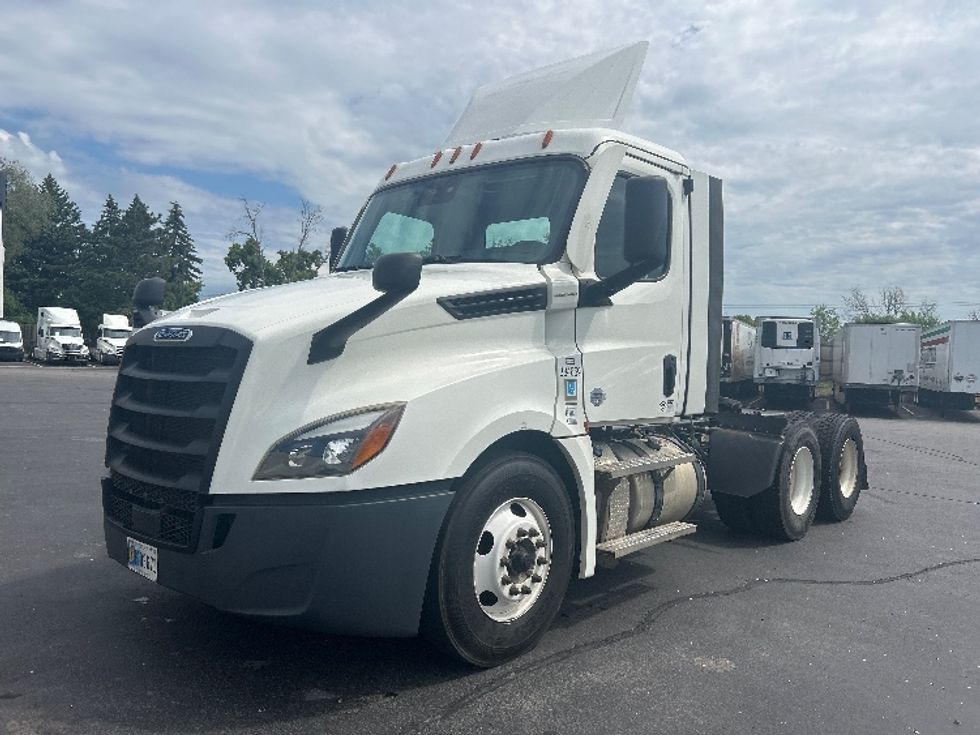 Day Cab Tractor-Heavy Duty Tractors-Freightliner-2021-T12664ST-Brooklyn Park-MN-196,899\n\t\tmiles-$ 68,000 - Image 3