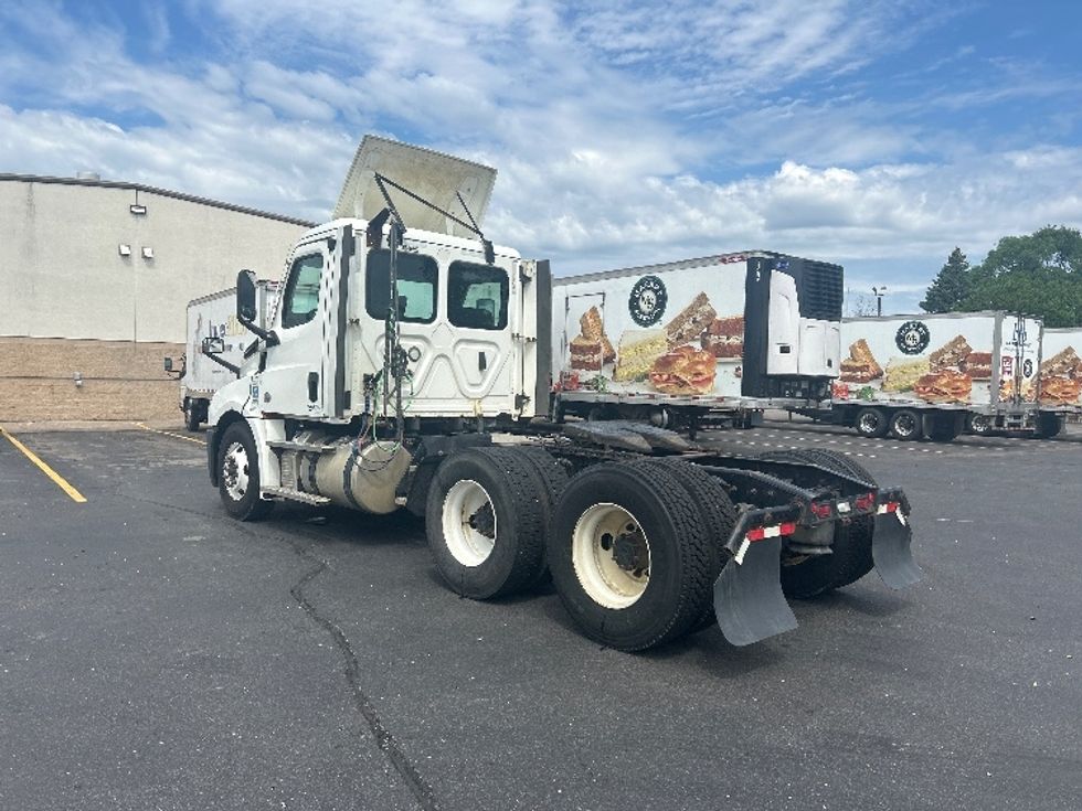 Day Cab Tractor-Heavy Duty Tractors-Freightliner-2021-T12664ST-Brooklyn Park-MN-196,899\n\t\tmiles-$ 68,000 - Image 5