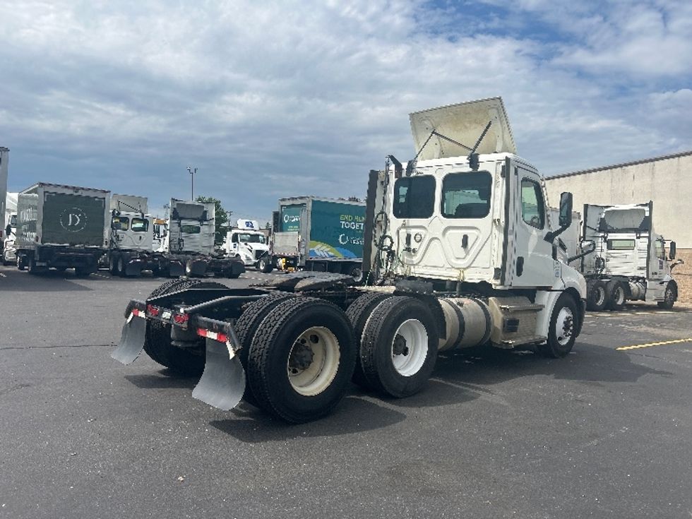 Day Cab Tractor-Heavy Duty Tractors-Freightliner-2021-T12664ST-Brooklyn Park-MN-196,899\n\t\tmiles-$ 68,000 - Image 7