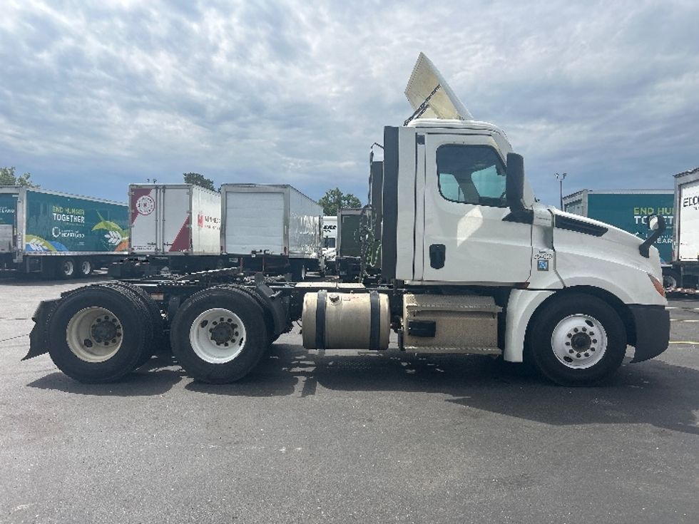 Day Cab Tractor-Heavy Duty Tractors-Freightliner-2021-T12664ST-Brooklyn Park-MN-196,899\n\t\tmiles-$ 68,000 - Image 8