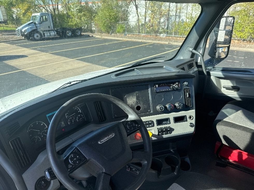 Day Cab Tractor-Heavy Duty Tractors-Freightliner-2021-T12664ST-Brooklyn Park-MN-329,189\n\t\tmiles-$ 61,500 - Image 10