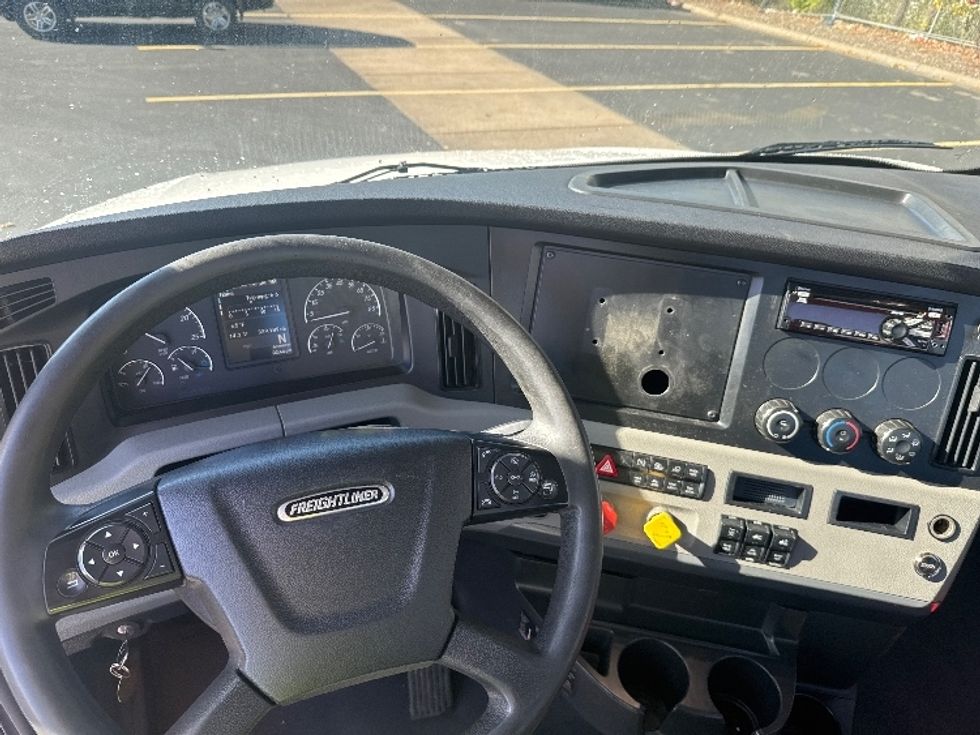 Day Cab Tractor-Heavy Duty Tractors-Freightliner-2021-T12664ST-Brooklyn Park-MN-329,189\n\t\tmiles-$ 61,500 - Image 11