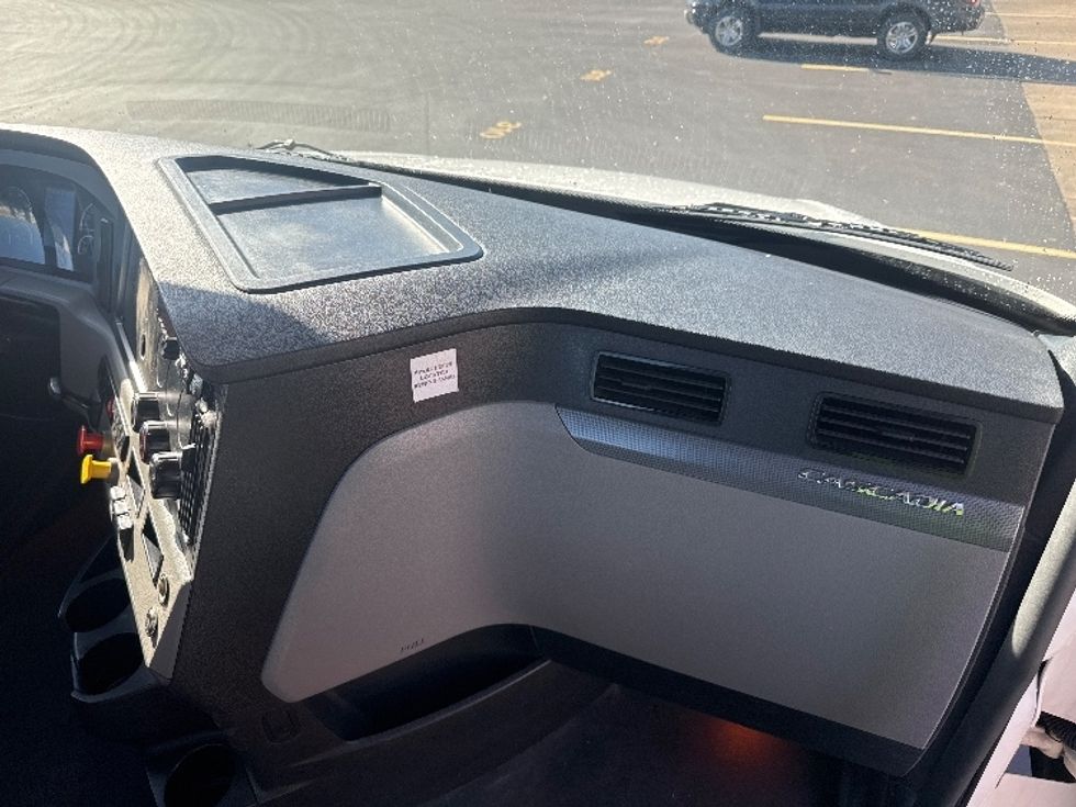 Day Cab Tractor-Heavy Duty Tractors-Freightliner-2021-T12664ST-Brooklyn Park-MN-329,189\n\t\tmiles-$ 61,500 - Image 13