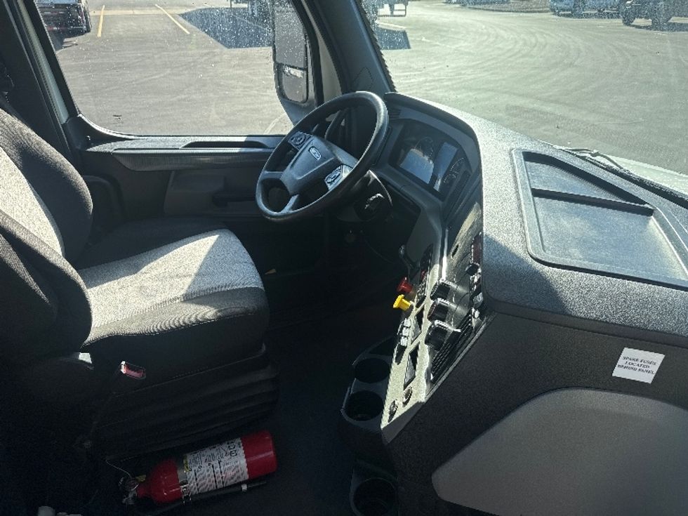 Day Cab Tractor-Heavy Duty Tractors-Freightliner-2021-T12664ST-Brooklyn Park-MN-329,189\n\t\tmiles-$ 61,500 - Image 14