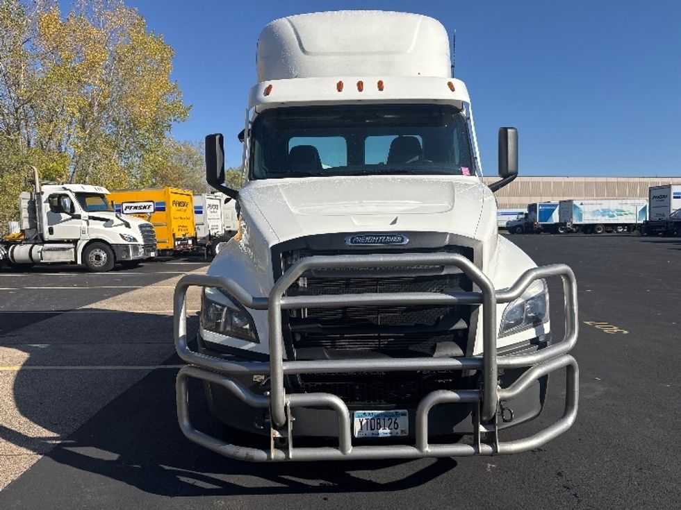 Day Cab Tractor-Heavy Duty Tractors-Freightliner-2021-T12664ST-Brooklyn Park-MN-329,189\n\t\tmiles-$ 61,500 - Image 2
