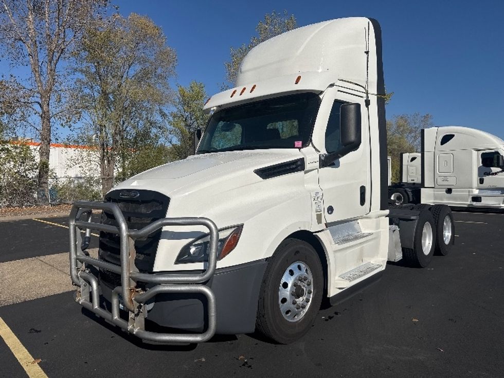Day Cab Tractor-Heavy Duty Tractors-Freightliner-2021-T12664ST-Brooklyn Park-MN-329,189\n\t\tmiles-$ 61,500 - Image 3
