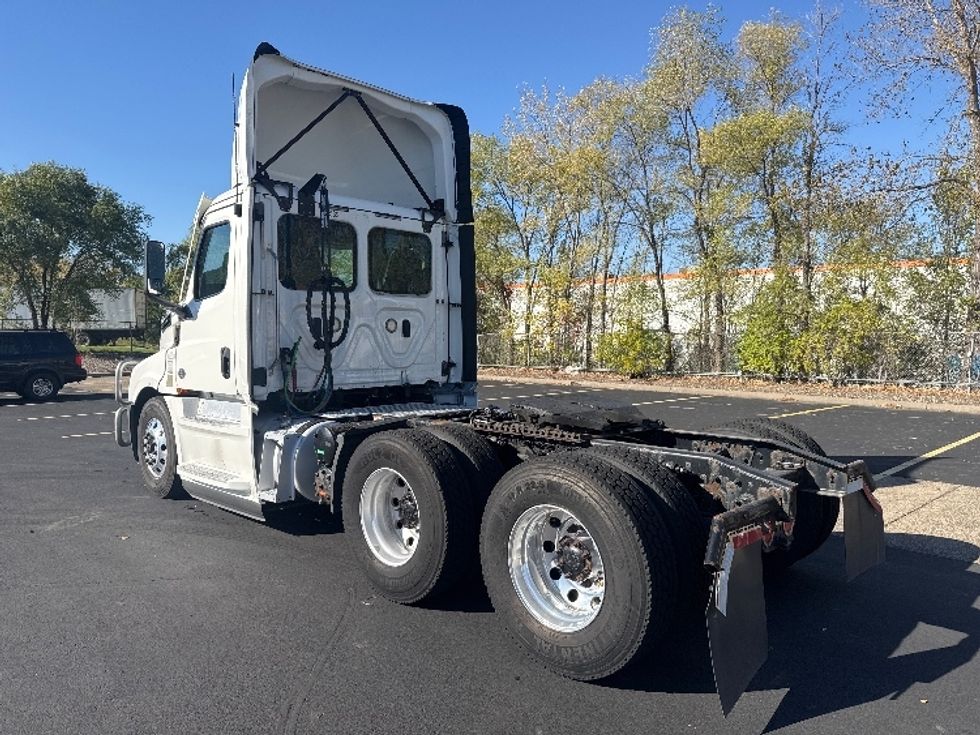 Day Cab Tractor-Heavy Duty Tractors-Freightliner-2021-T12664ST-Brooklyn Park-MN-329,189\n\t\tmiles-$ 61,500 - Image 5