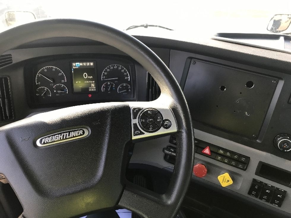 Day Cab Tractor-Heavy Duty Tractors-Freightliner-2021-T12664ST-Brooklyn Park-MN-458,256\n\t\tmiles-$ 66,750 - Image 11