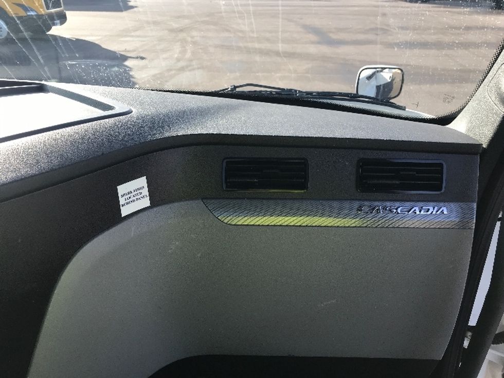 Day Cab Tractor-Heavy Duty Tractors-Freightliner-2021-T12664ST-Brooklyn Park-MN-458,256\n\t\tmiles-$ 66,750 - Image 13