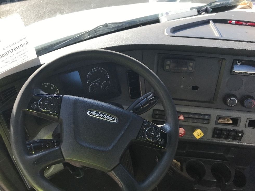 Day Cab Tractor-Heavy Duty Tractors-Freightliner-2021-T12664ST-Burlington-NJ-421,817\n\t\tmiles-$ 58,250 - Image 11
