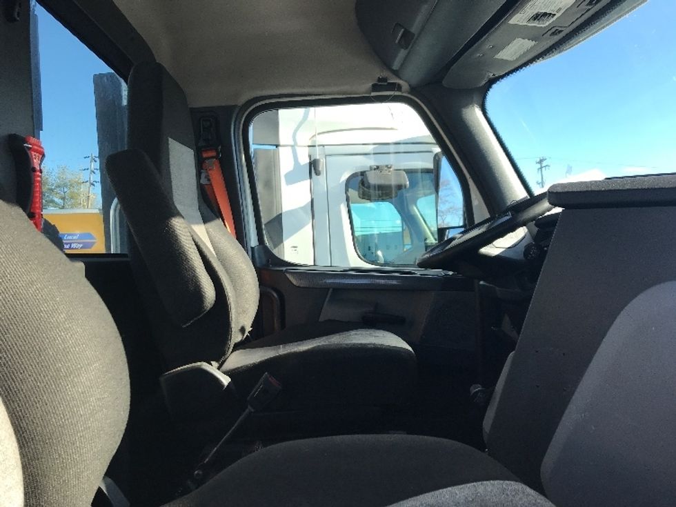 Day Cab Tractor-Heavy Duty Tractors-Freightliner-2021-T12664ST-Burlington-NJ-421,817\n\t\tmiles-$ 58,250 - Image 14