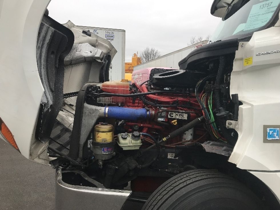 Day Cab Tractor-Heavy Duty Tractors-Freightliner-2021-T12664ST-Burlington-NJ-421,817\n\t\tmiles-$ 58,250 - Image 16