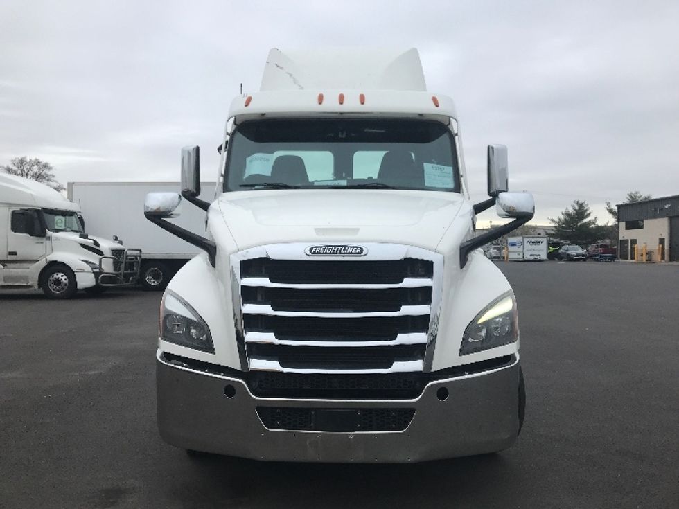 Day Cab Tractor-Heavy Duty Tractors-Freightliner-2021-T12664ST-Burlington-NJ-421,817\n\t\tmiles-$ 58,250 - Image 2