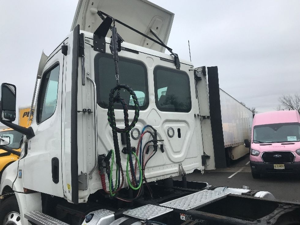 Day Cab Tractor-Heavy Duty Tractors-Freightliner-2021-T12664ST-Burlington-NJ-421,817\n\t\tmiles-$ 58,250 - Image 20