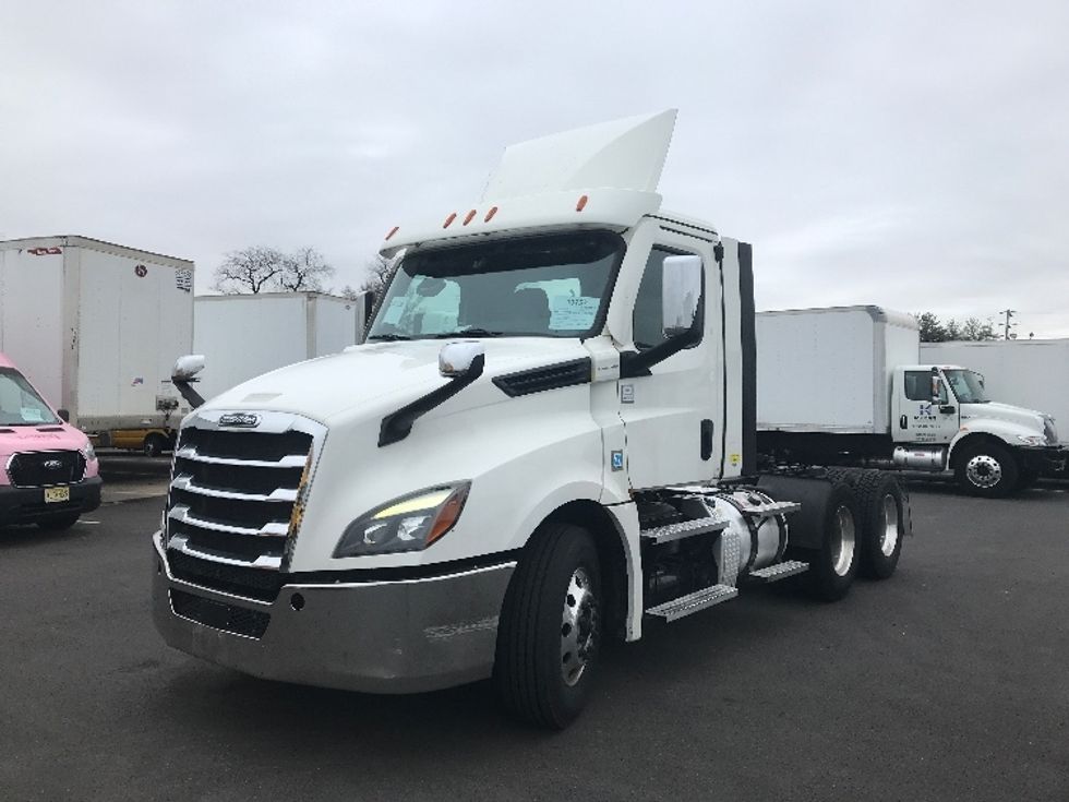 Day Cab Tractor-Heavy Duty Tractors-Freightliner-2021-T12664ST-Burlington-NJ-421,817\n\t\tmiles-$ 58,250 - Image 3