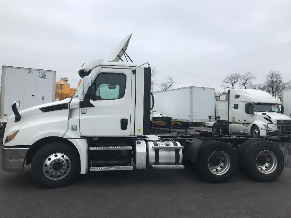 Day Cab Tractor-Heavy Duty Tractors-Freightliner-2021-T12664ST-Burlington-NJ-421,817\n\t\tmiles-$ 58,250 - Image 4